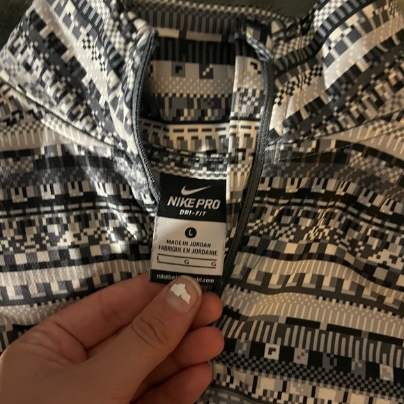 Nike Dri Fit Quarter Zip - Picture 3 of 4